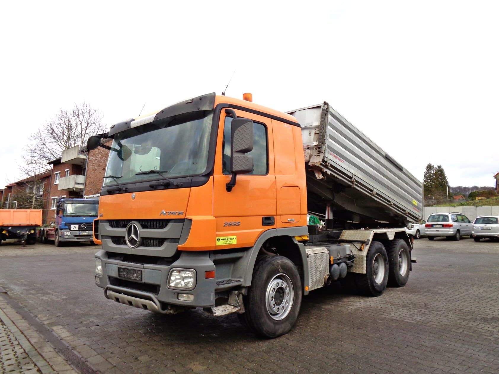 Orange Mercedes-Benz Actros V8 3-Seitenkipper\Vermietung 2