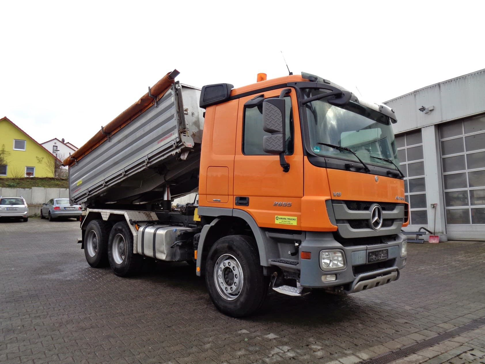 Orange Mercedes-Benz Actros V8 3-Seitenkipper\Vermietung 11