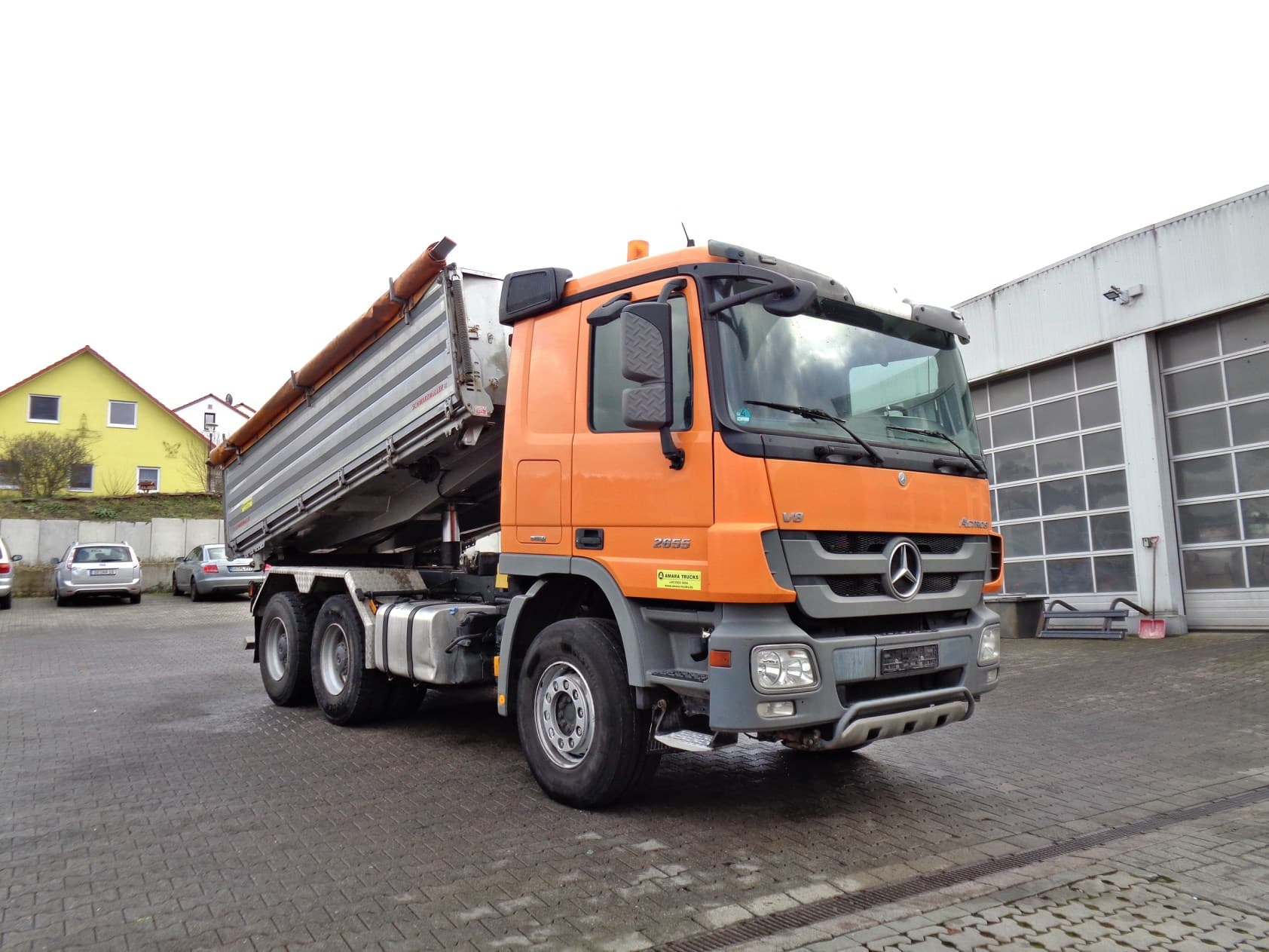 Orange Mercedes-Benz Actros V8 3-Seitenkipper\Vermietung 3