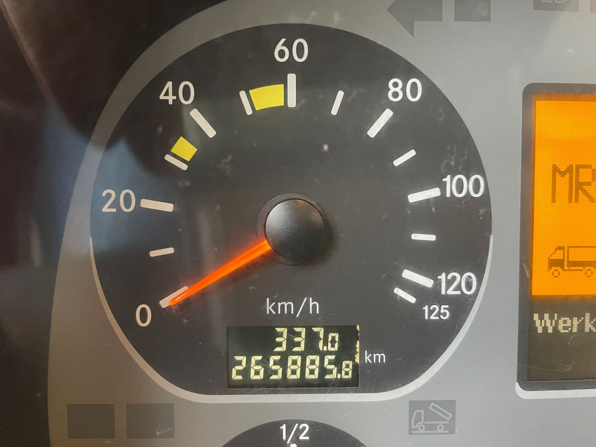 E46025 25