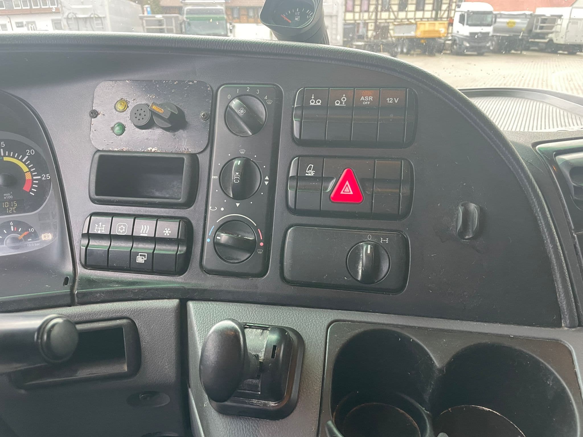 E46025 26