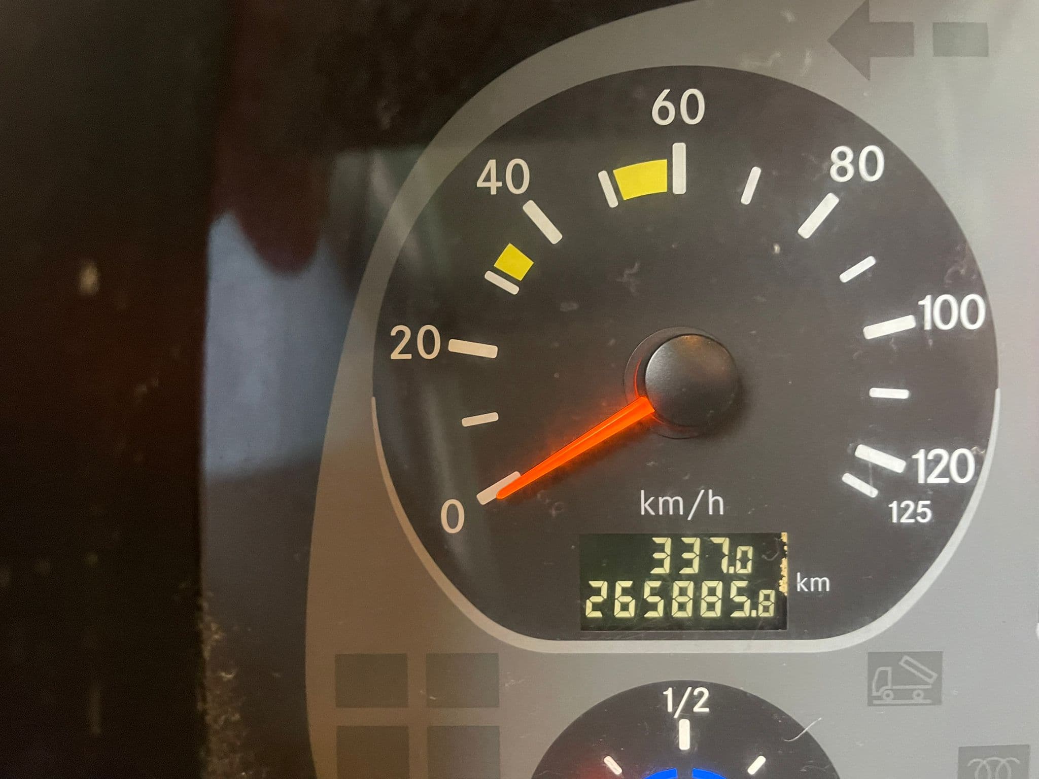 E46025 27